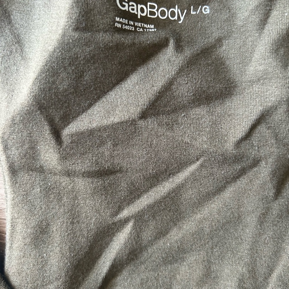 Gap Body Racerback Tank Top With Built In Bra. - Picture 3 of 3